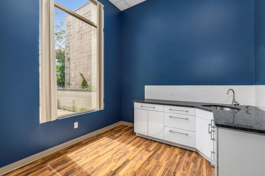 More Photos Of 308 Main St, Fort Lee Office For Lease