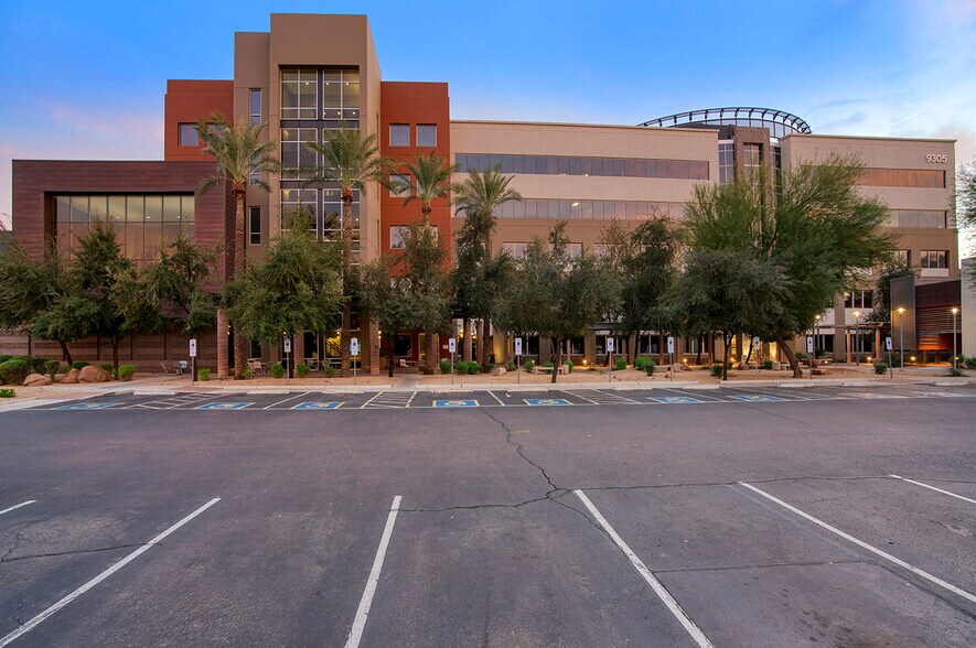 More Photos Of 9305 W Thomas Rd, Phoenix Medical For Lease