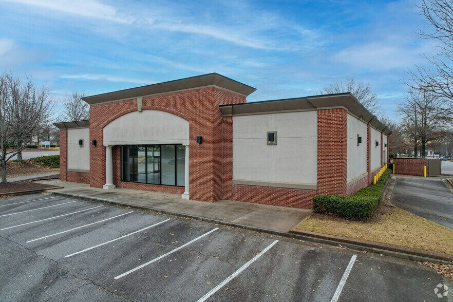 Primary Photo Of 1695 Mall Of Georgia Blvd, Buford Restaurant For Lease