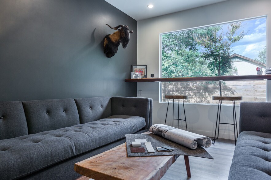 More Photos Of 303 S Robinson St, Tehachapi Office For Lease