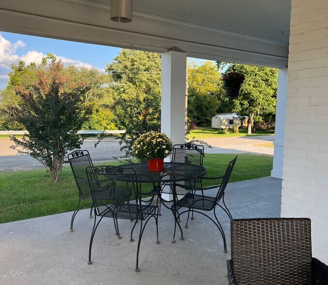 More Photos Of 2936 W Main St, Salem Office For Lease