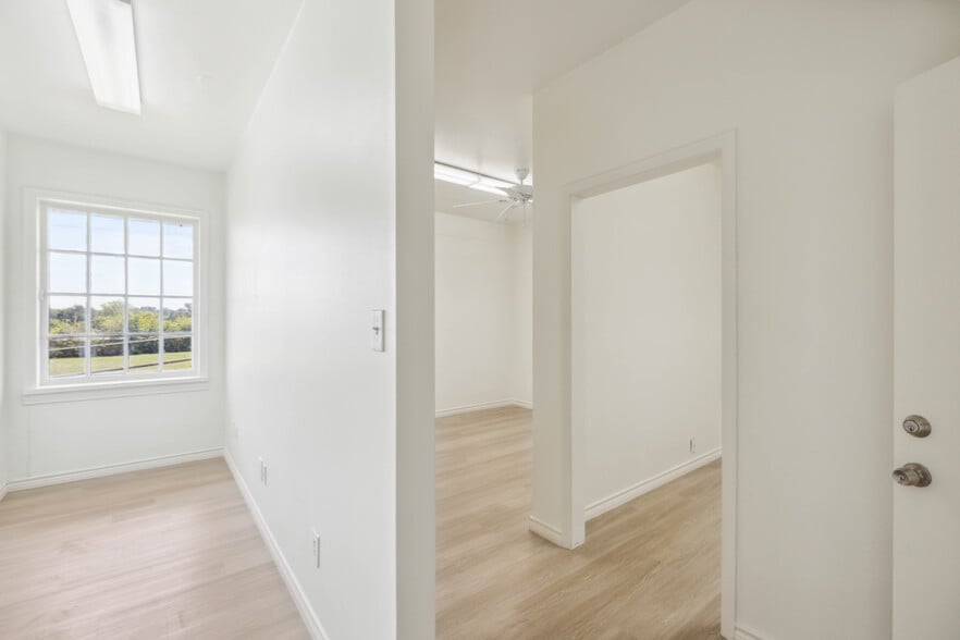 More Photos Of 3606 Marvin D Love Fwy, Dallas Medical For Lease
