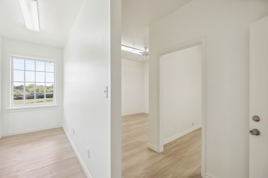 More Photos Of 3606 Marvin D Love Fwy, Dallas Medical For Lease