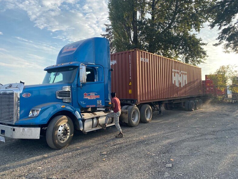 More Photos Of 8321 Willard St, Burnaby Land For Lease