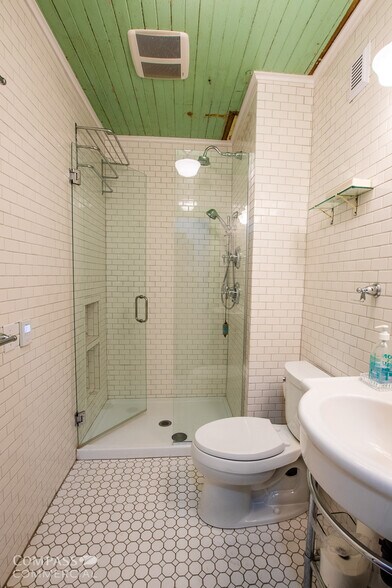 More Photos Of 324 NW Hill St, Bend Freestanding For Sale