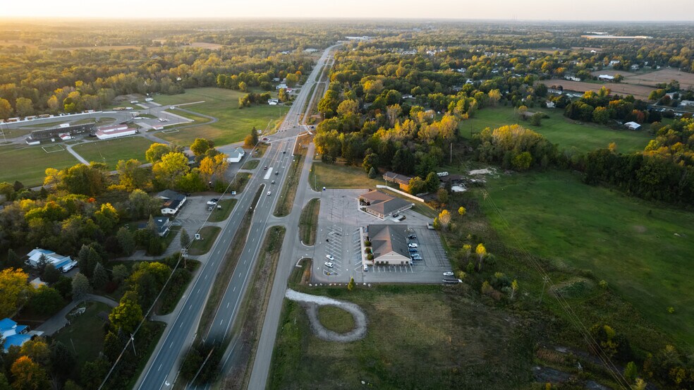 More Photos Of 806 Hogsback Rd, Mason Office For Lease