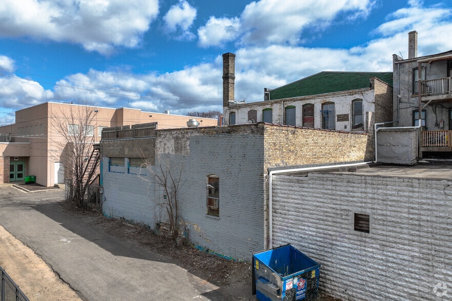 More Photos Of 999-1001 Payne Ave, Saint Paul Storefront For Sale