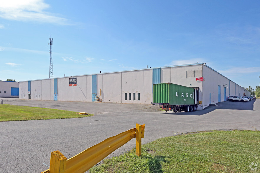 Primary Photo Of 725 Boundary Rd, Cornwall Distribution For Lease