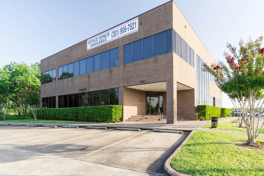 More Photos Of 13850 Gulf Fwy, Houston Office For Lease
