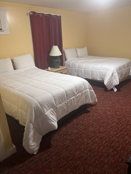 More Photos Of 180 E 10th St, Oswego Hotel For Sale