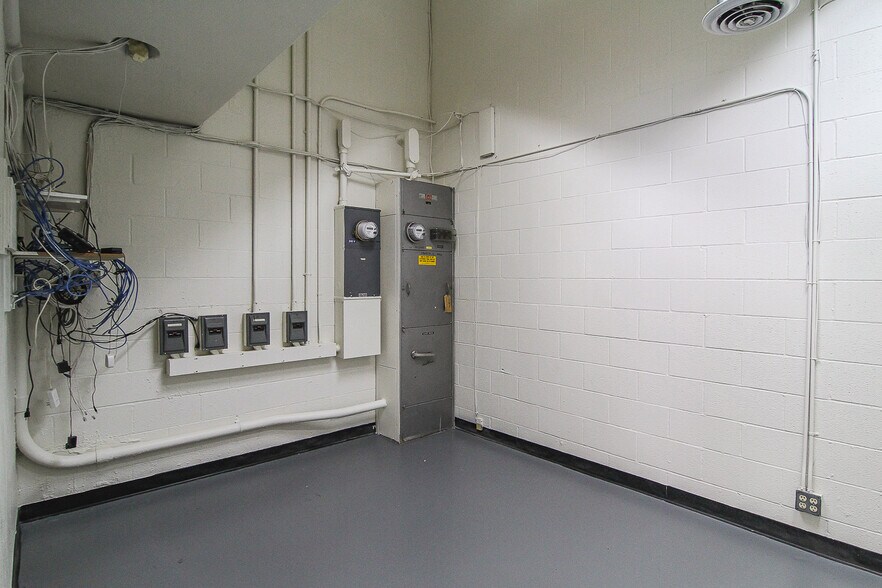 More Photos Of 26081 Bouquet Canyon Rd, Santa Clarita Freestanding For Lease