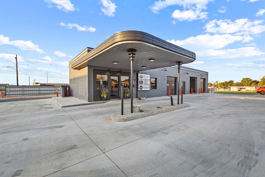 More Photos Of 312 Main St, Weatherford Land For Sale