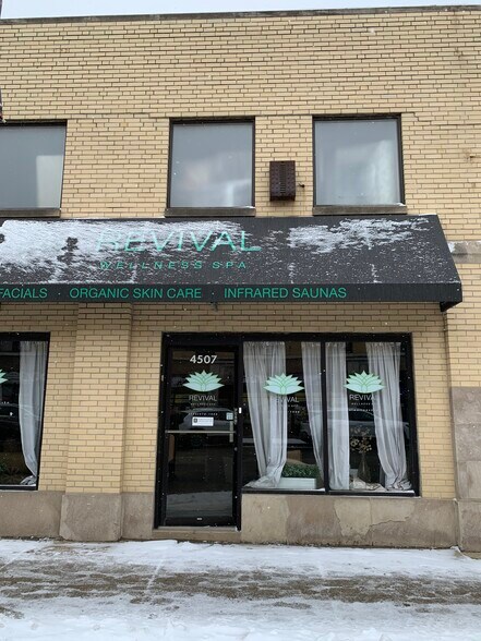 More Photos Of 4507-4515 N Kedzie Ave, Chicago Warehouse For Sale