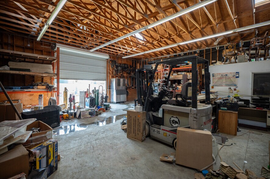 More Photos Of 2023 S Bon View Ave, Ontario Contractor Storage Yard For Sale