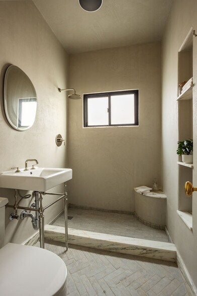 More Photos Of 144 N Clark Dr, Beverly Hills Apartments For Sale
