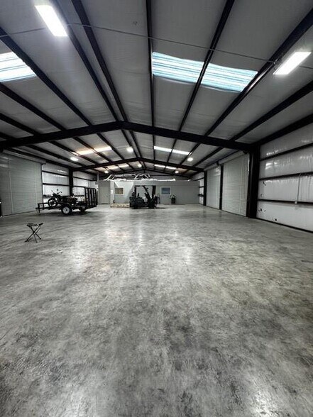 More Photos Of 2554 Highway 290 Hwy, Dripping Springs Warehouse For Lease