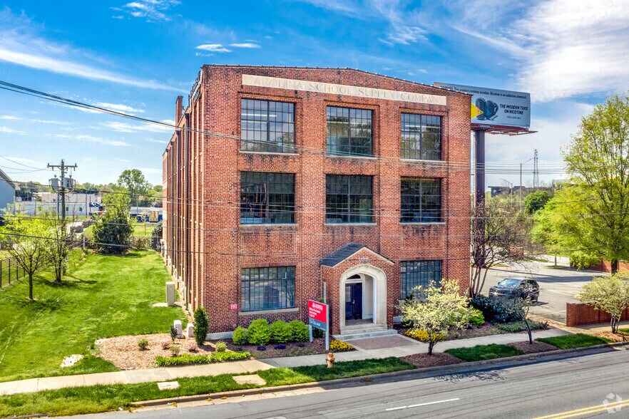 More Photos Of 1023 W Morehead St, Charlotte Office For Lease
