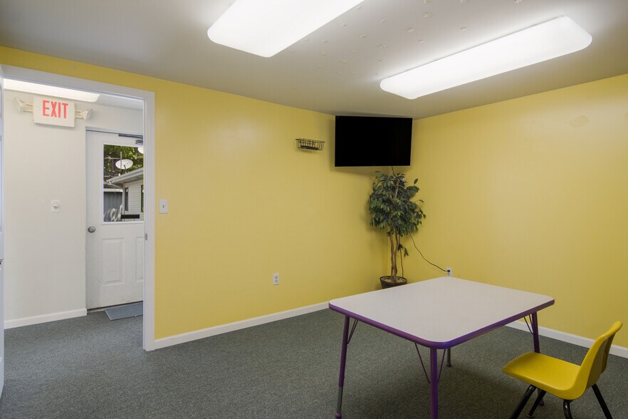 More Photos Of 1070 W Houghton Lake Dr, Prudenville Medical For Sale