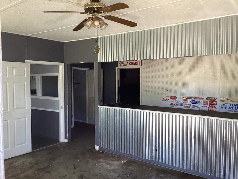 More Photos Of 114 Washington Ave NW, Russellville Auto Repair For Sale