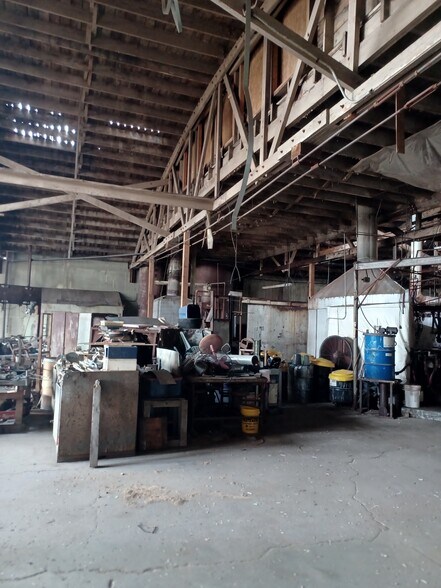 More Photos Of 419 S Broad St, Klamath Falls Light Distribution For Sale