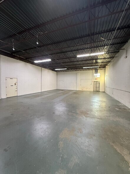 More Photos Of 1610 9th Ave, Bohemia Warehouse For Lease