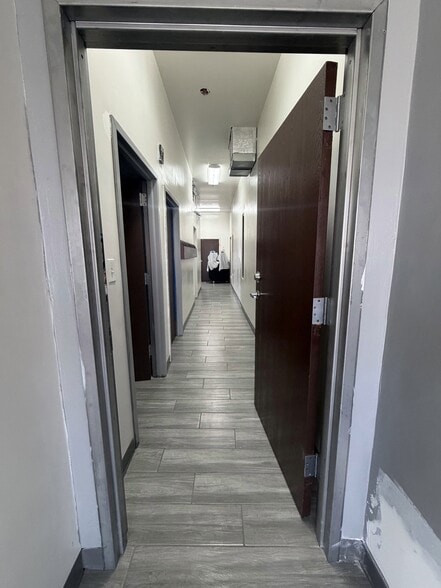 More Photos Of 1036 E Compton Blvd, Compton Storefront Retail Office For Lease