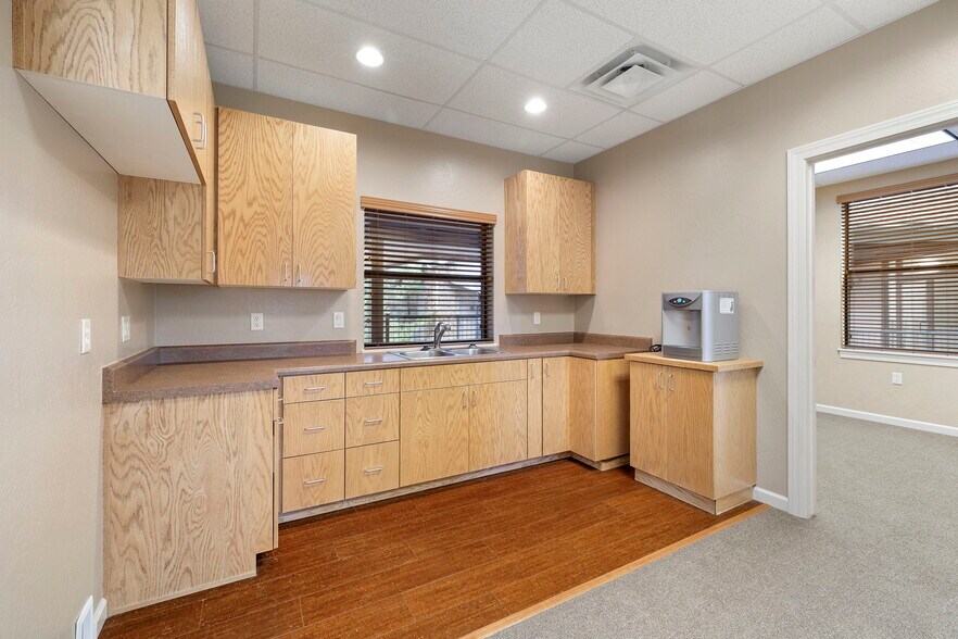 More Photos Of 1600 W University Ave, Flagstaff Medical For Sale