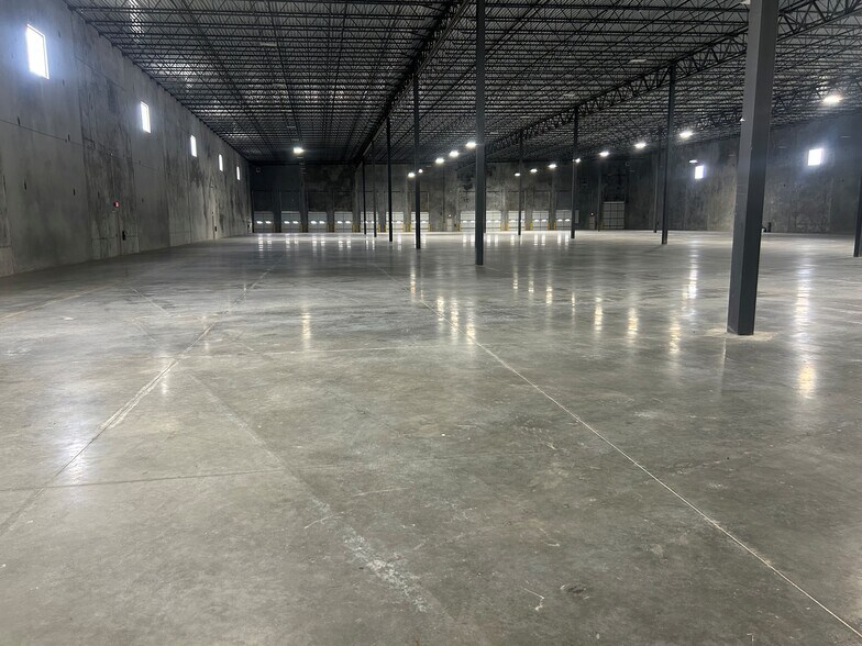 More Photos Of 10450 Greens Crossing Blvd, Houston Distribution For Sale