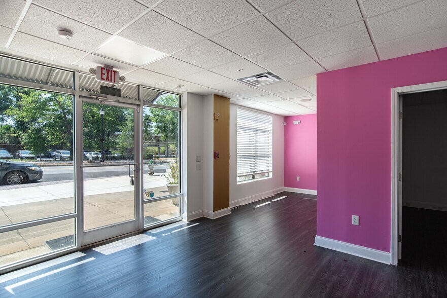 More Photos Of 5300 Peachtree Rd, Chamblee Apartments For Lease