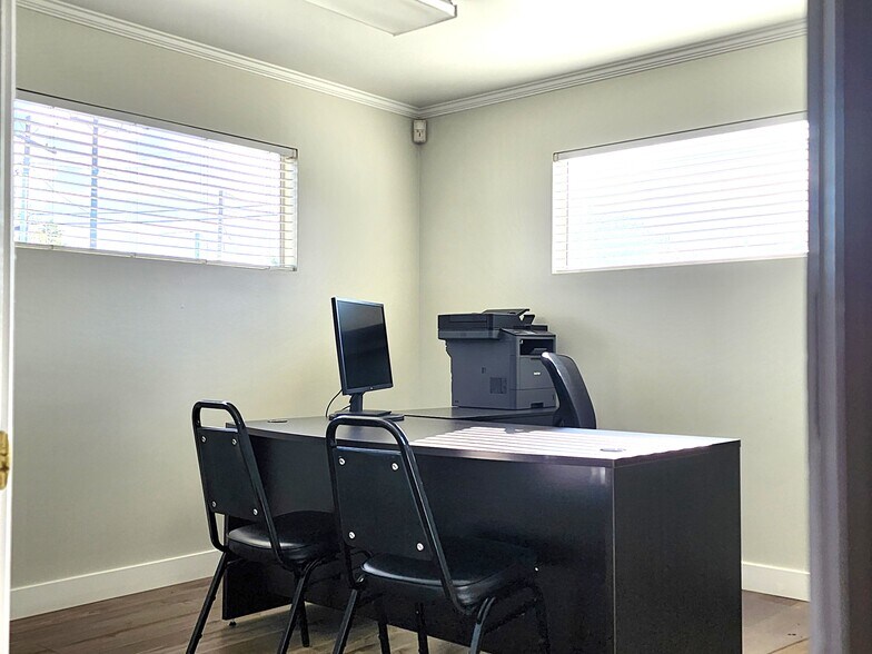 More Photos Of 530 S 9th St, Las Vegas Coworking Space