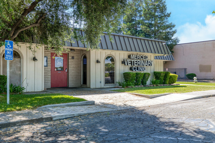 Primary Photo Of 3200 G St, Merced Veterinarian Kennel For Sale