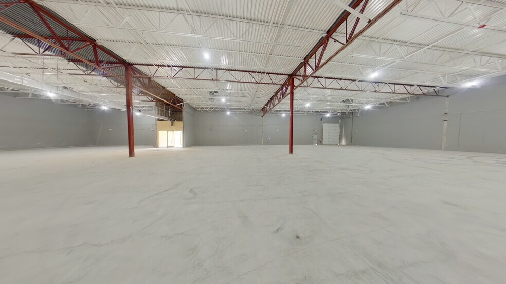 More Photos Of 1655 W Hamlin Rd, Rochester Hills Distribution For Sale