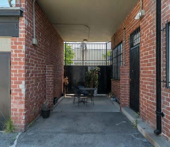 More Photos Of 2840 E 11th St, Los Angeles Warehouse For Lease