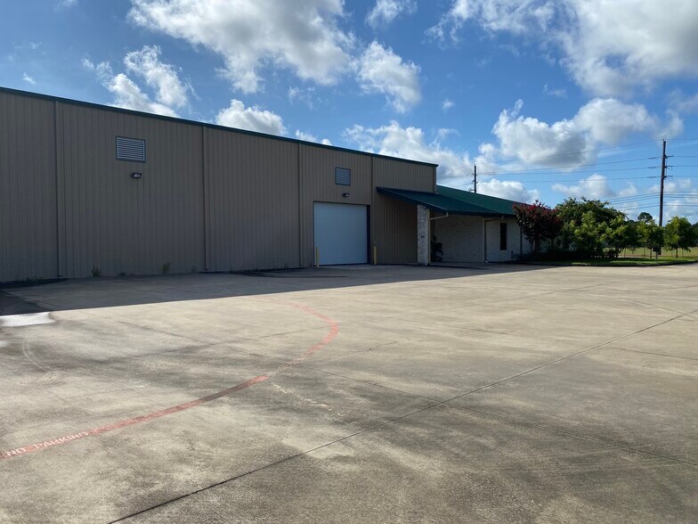 More Photos Of 18050 Kieth Harrow Blvd, Houston Warehouse For Lease