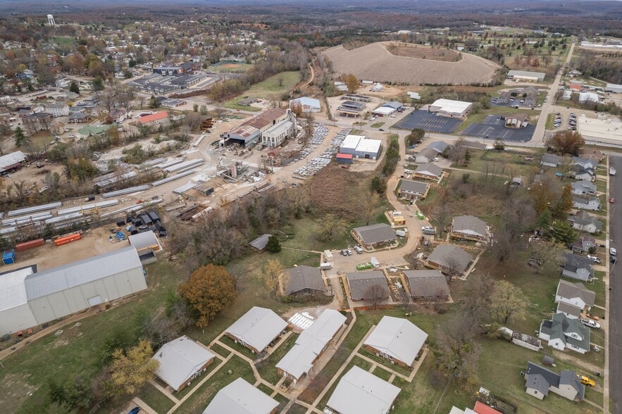 More Photos Of 519 Benham St, Bonne Terre Light Manufacturing For Sale