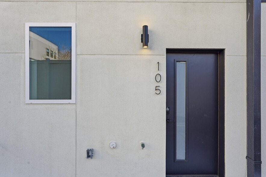 More Photos Of 2202 N Carroll Ave, Dallas Apartments For Sale