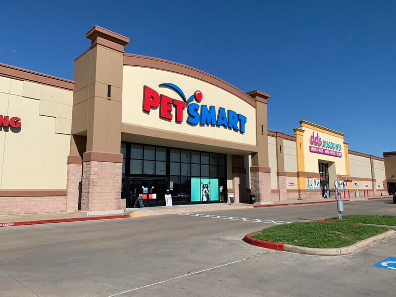 More Photos Of 13702-13858 Northwest Fwy, Houston Unknown For Lease