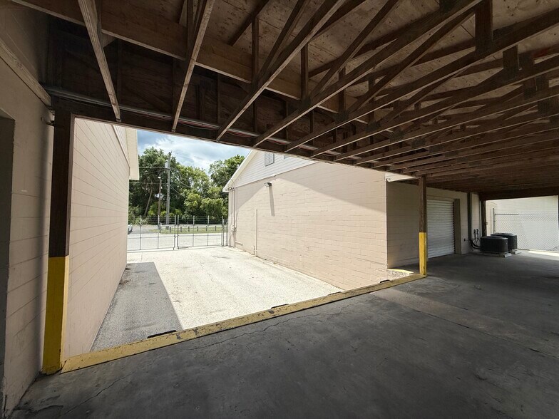 More Photos Of 9610 Harney Rd, Thonotosassa Warehouse For Sale