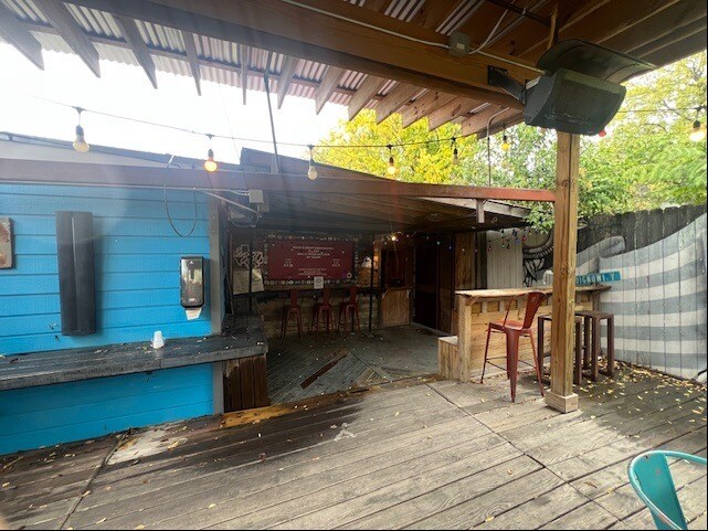 More Photos Of 1701 E Houston St, San Antonio Restaurant For Lease