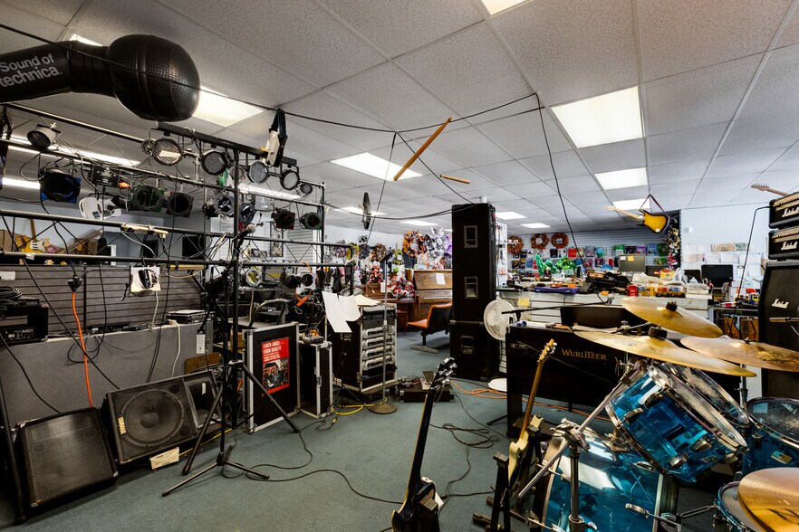 More Photos Of 4922 Mahoning Ave NW, Warren Auto Dealership For Sale