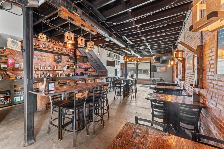 More Photos Of 508 S Main St, Grain Valley Bar For Lease