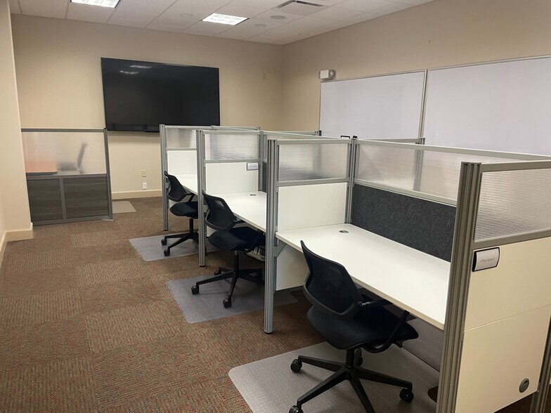 More Photos Of 17425 Bridge Hill Ct, Tampa Coworking Space