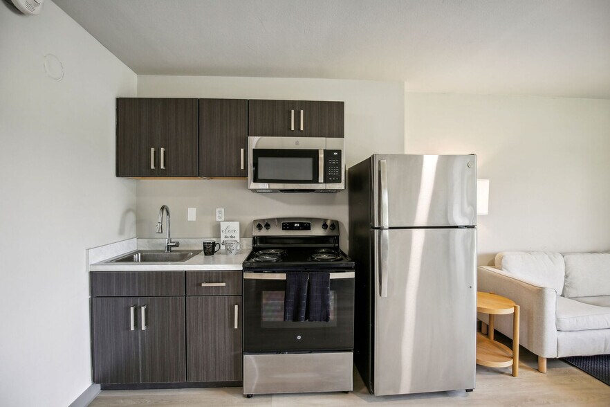 More Photos Of 34911 Van Dyke Ave, Sterling Heights Apartments For Lease