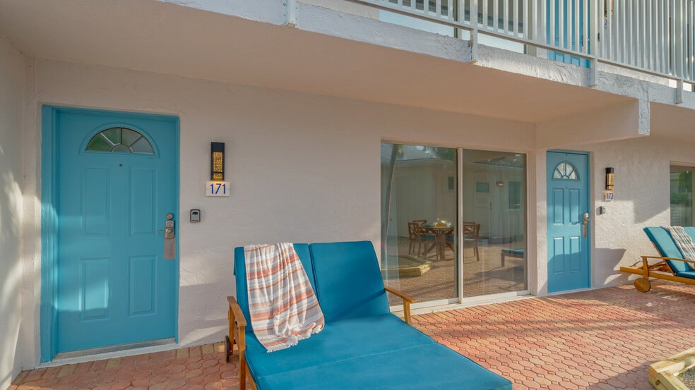 More Photos Of 104 Avenida Veneccia, Siesta Key Multifamily For Sale