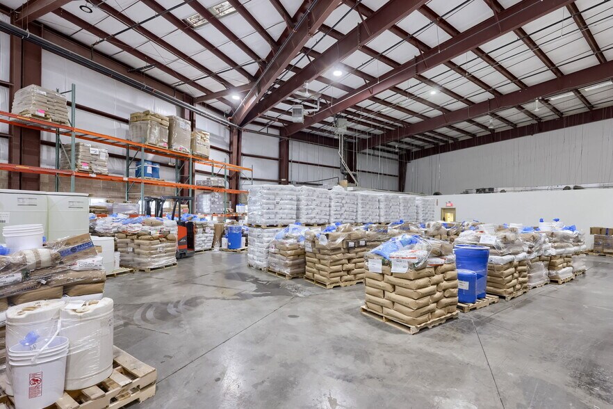 More Photos Of 301 Commerce Dr, New Holland Warehouse For Sale