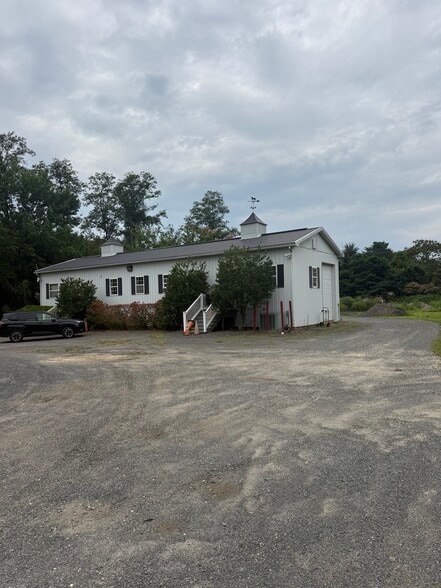 More Photos Of 353 Fairfield Rd, Freehold Warehouse For Sale