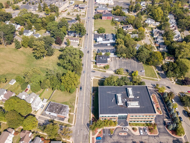 More Photos Of 1319 E Michigan Ave, Jackson Restaurant For Sale