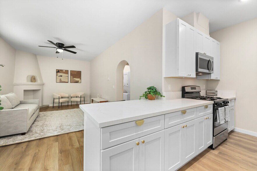 More Photos Of 1827 E 4th St, Long Beach Apartments For Sale