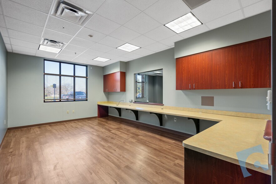 More Photos Of 809 W Harwood Rd, Hurst Medical For Lease