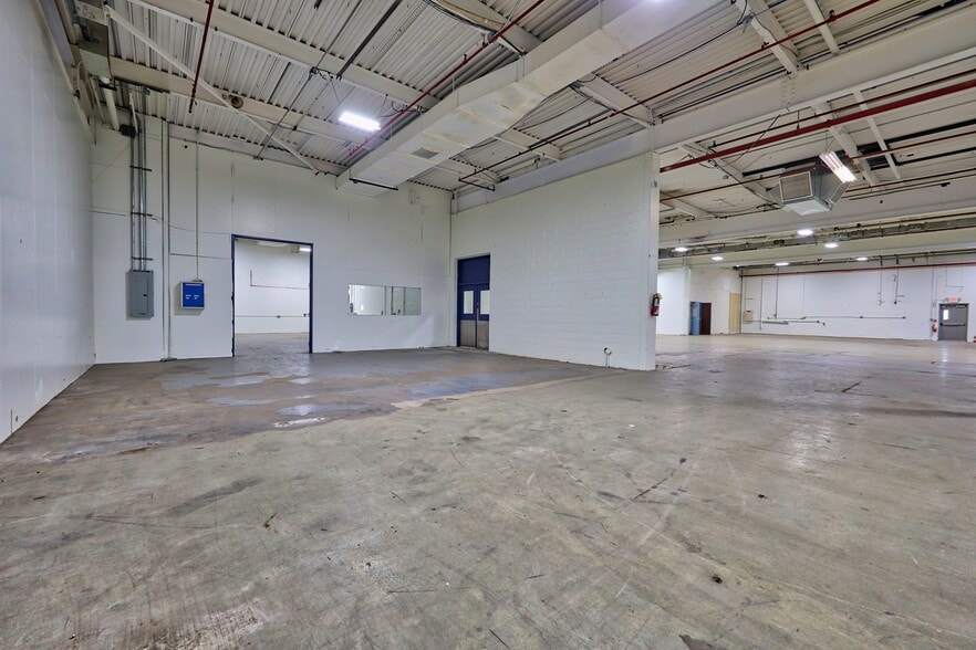 More Photos Of 562 Captain Neville Dr, Waterbury Manufacturing For Lease